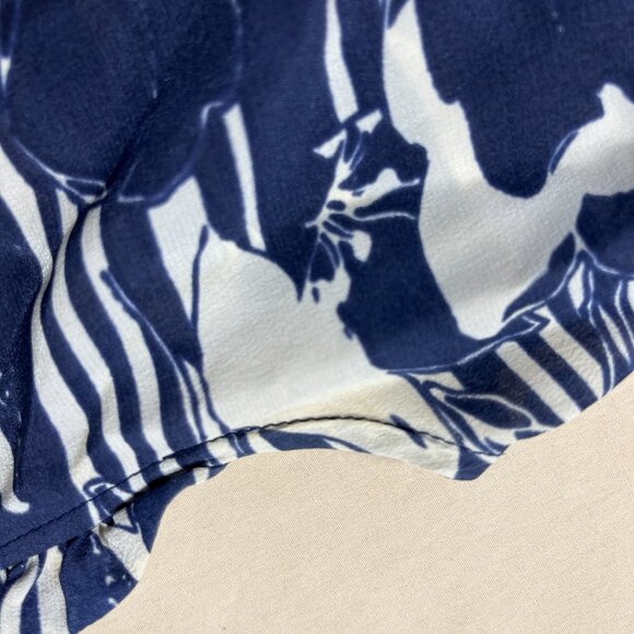 Anthropologie Top Womens Size 4 Blue White 100% Silk Floral - Picture 5 of 10